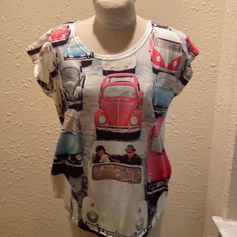 Fun hand screened top